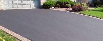 Best Gravel Driveway Installation  in Des Moines, IA